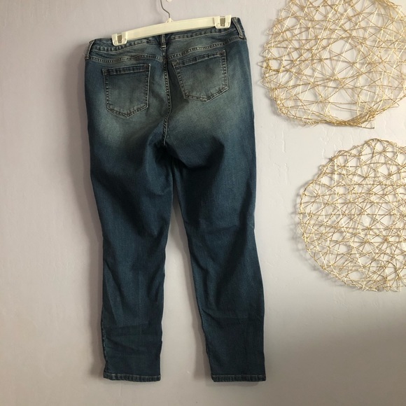 Torrid blue distressed jeans no flaws - Picture 2 of 2